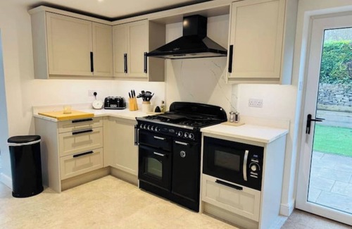 Ashford-in-the-Water Cottage | Pingle Nook Cottage, 3 bedroom in Ashford-in-the-Water