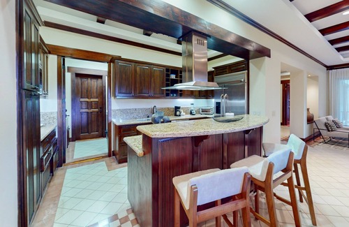 Tamarindo House | Pinilla, Quiet & Spacious 3BR home, shared zero edge lap pool