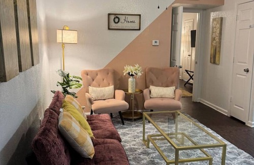Greater Heights Apartment | Pink 1BHK, 5 miles from Downtown + Free Parking