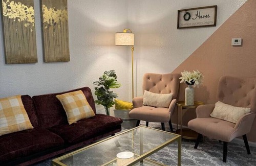 Greater Heights Apartment | Pink 1BHK, 5 miles from Downtown + Free Parking