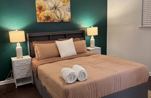 Greater Heights Apartment | Pink 1BHK, 5 miles from Downtown + Free Parking