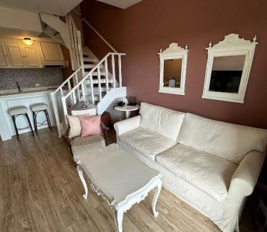 Alto do Capivari Apartment | Pink apartment in Castelo for Family