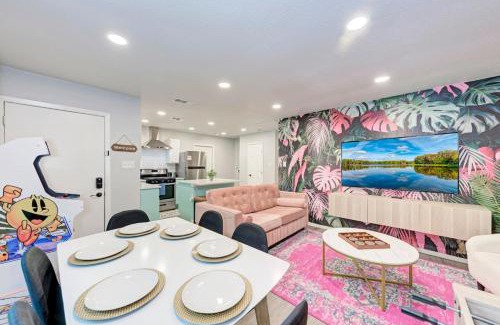 Johnston Terrace House | Pink Fun Home - Minutes to Downtown-AUS