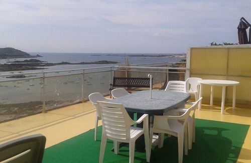Trebeurden Apartment | Pink Granite Coast. Unique view Trébeurden. Directly south. Large terrace. Beach 2min