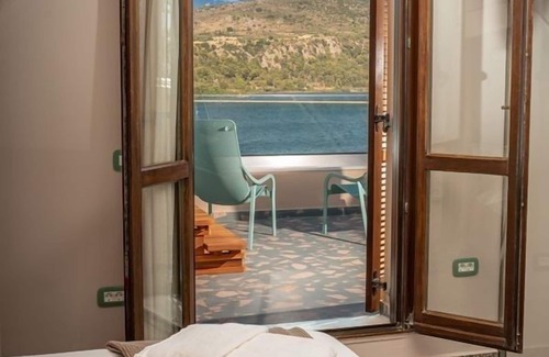 Kefalonia Hotel | Pink Panther Maisonette Suite