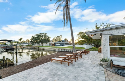 Ozona House | Pink Pony Villa – Waterfront Escape w/Pool, Studio & Themed Rooms