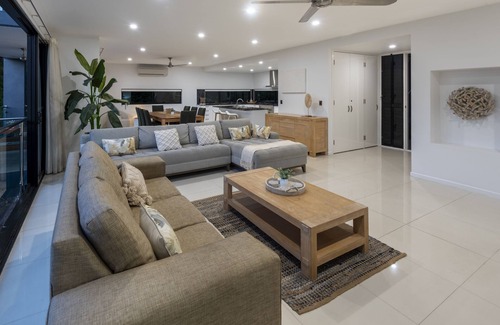 Hamilton Island Apartment | Pinnacle 10, Garden View Apartment on Hamilton Island