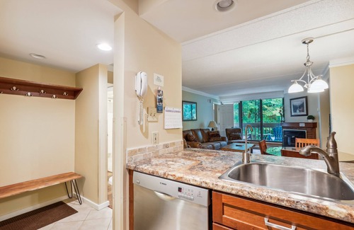 Killington Condo | Pinnacle B09 Wonderful condo close to the base of Killington with shuttle to the slopes everyday of the week.