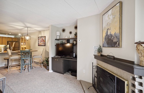 Killington Condo | Pinnacle F08 Cozy, charming and renovated offering shuttle to the slopes everyday of the week. Pinnacle F08 The outdoor pool, hot tub, and, tennis courts are open during summer only.