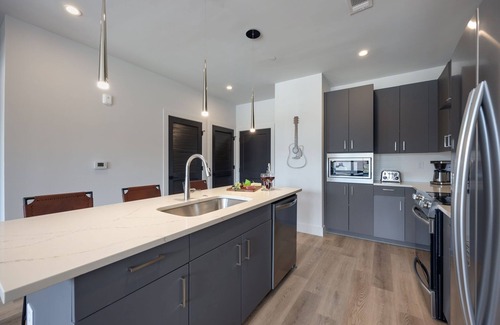 West End House | Pinnacle - Odyssey - 4 Units - Heart of Midtown