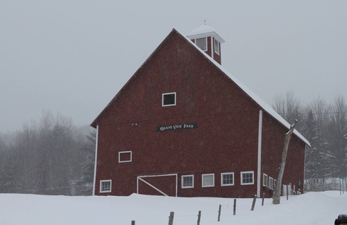 Stowe Hollow Apartment | Pinnacle View Apt - Spectacular scenery Main Street Ski Hills a few minutes away