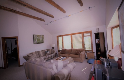 Stowe Hollow Apartment | Pinnacle View Apt - Spectacular scenery Main Street Ski Hills a few minutes away
