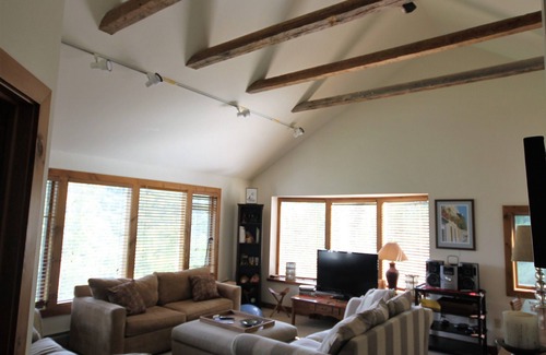 Stowe Hollow Apartment | Pinnacle View Apt - Spectacular scenery Main Street Ski Hills a few minutes away