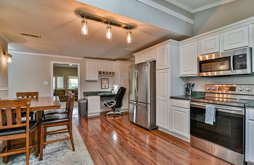 Skyland House | Pinners Cove: Hot Tub, Fire Pit, Prime Location