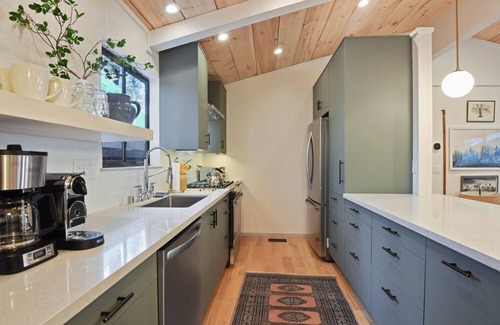 Tahoe Vista House | Pino Point | Steps to Tahoe Beaches