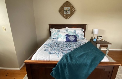 Metamora Apartment | Pintail Family Suite - Duck Creek Inn - Metamora, IN