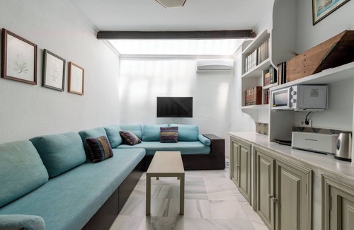 Cantillana Apartment | Pintor López Cabrera 4