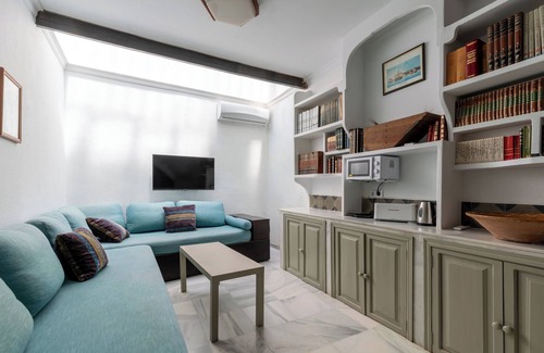 Cantillana Apartment | Pintor López Cabrera 4
