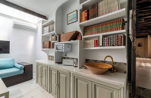 Cantillana Apartment | Pintor López Cabrera 4