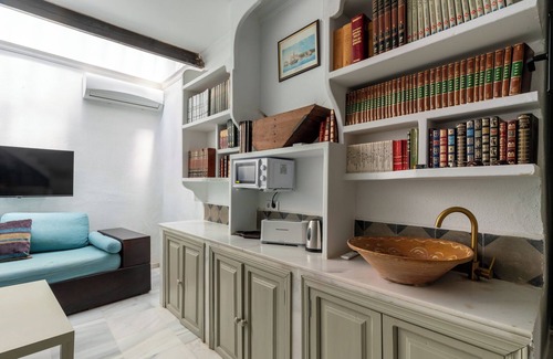 Cantillana Apartment | Pintor López Cabrera 4