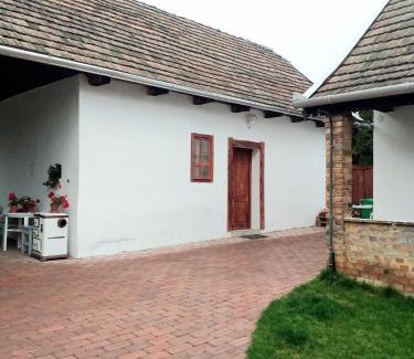 Bodony House | Pipacs és Tulipán Vendégház