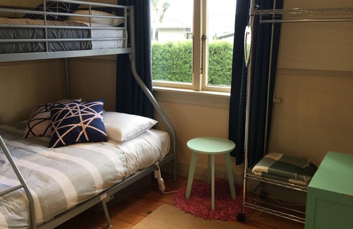Riverton House | Pipi Point (Beach cottage, 50 metres from shore)