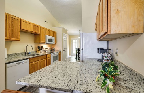 Greenville House | Pirate Game Day Base: Greenville Home Near Campus!