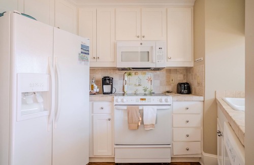 Sunnyside Condo | PIRATE SONG in❤️Carillon Village-Sleeps 5.Incl 2 chairs&wagon 5 min walk to beach
