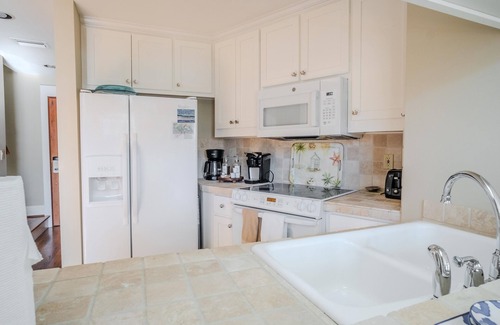 Sunnyside Condo | PIRATE SONG in❤️Carillon Village-Sleeps 5.Incl 2 chairs&wagon 5 min walk to beach