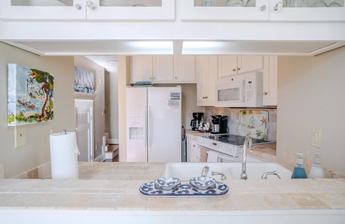 Sunnyside Condo | PIRATE SONG in❤️Carillon Village-Sleeps 5.Incl 2 chairs&wagon 5 min walk to beach