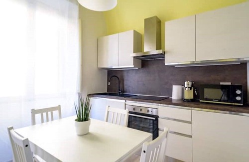 Pisa City Centre Apartment | Pisa Art Apartment - renovated, air conditioned, historic center, sleeps 4
