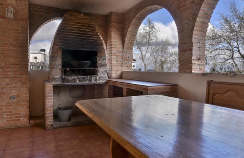 Los Angeles de San Rafael Villa | Piscina Climatizada Casa Puente Albor