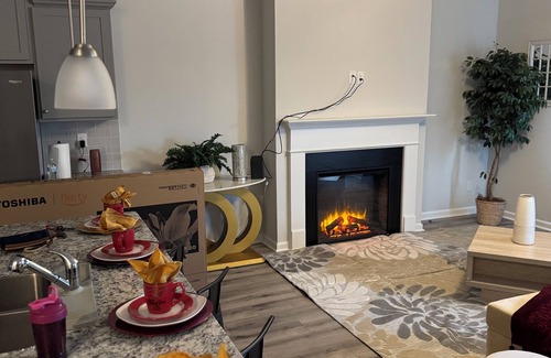 Lovejoy House | Pit stop Paradise nA Charming 3-bedroom house in Hampton with AC and WiFi