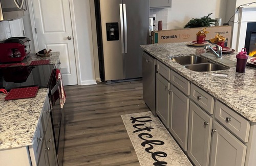Lovejoy House | Pit stop Paradise nA Charming 3-bedroom house in Hampton with AC and WiFi