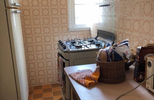 Pitangueiras Apartment | Pitangueiras, Guarujá, ap. 50 m from the beach, great location, WI-FI.