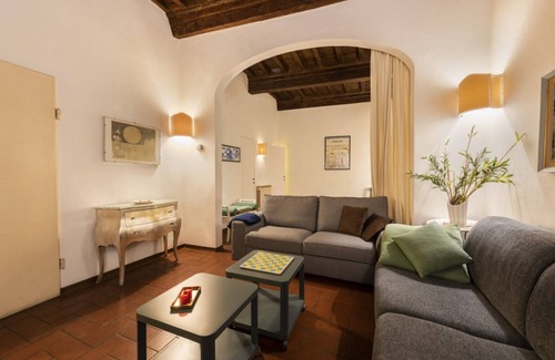 Oltrarno Apartment | Pitti Studio apartment by Mmega