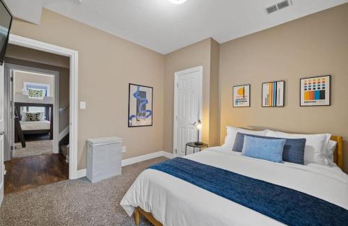 South Side Flats House | Pittsburgh Gem - 5BR - Downtown Deck View