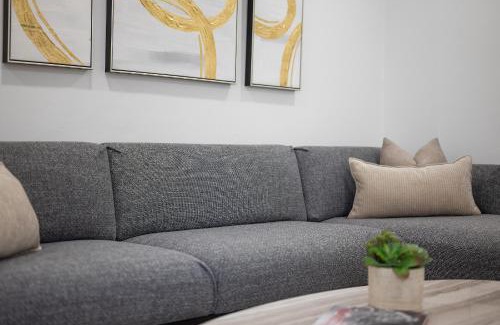 Millvale Apartment | Pittsburgh Millvale Modern 4 Bedroom Apartment with Parking