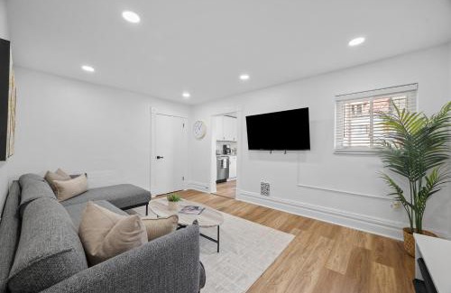 Millvale Apartment | Pittsburgh Millvale Modern 4 Bedroom Apartment with Parking