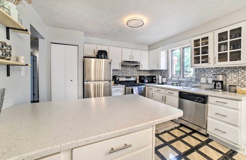 Brighton Heights House | Pittsburgh Retreat w/Deck ~ 4 Mi to Dtwn!