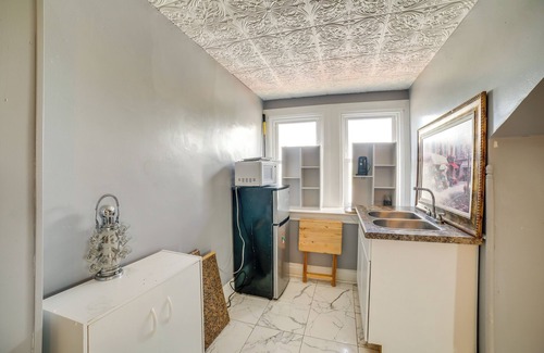 Ross Township Apartment | Pittsburgh Vacation Rental ~ 6 Mi to Downtown!
