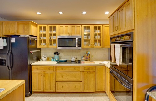 Pittsfield House | Pittsfield Home w/Deck - 12 Mi to Jiminy Peak!
