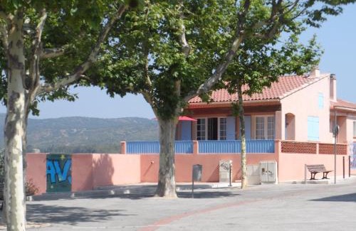 Pourrieres House | Place du Château