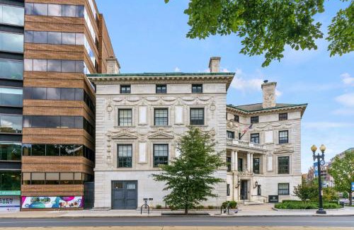 Dupont Circle Apartment | Placemakr Dupont Circle