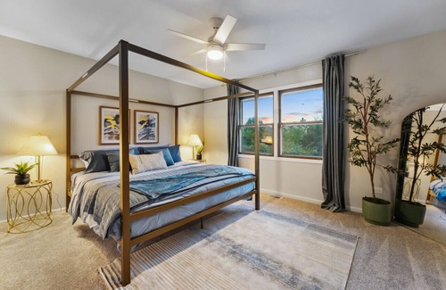 Fox Valley House | Plainfield Hidden Gem 2 King Beds