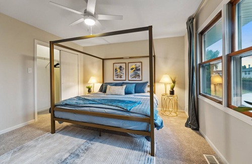 Fox Valley House | Plainfield Hidden Gem 2 King Beds
