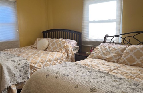 Valley Stream House | Plainfield Paradise for the Whole Family close to JFK and hospitals