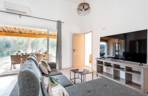 Les Brugassieres Villa | Plan de la Tour M1 - Villa 6 pers climatisée, 3 ch, piscine privée chauffée, nature & calme