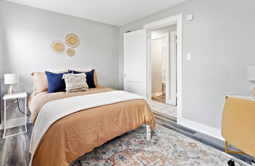 West Mifflin House | Plan your next thrilling city break minutes to kennywod park and sandcastle.