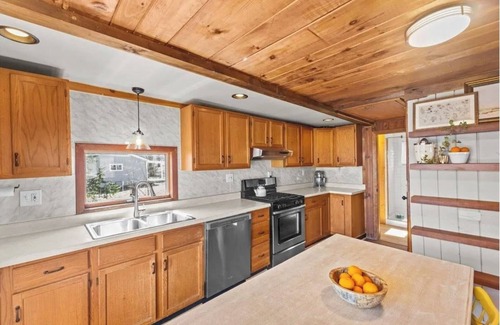 Malletts Bay Cabin | Plan your next Vermont getaway to Little Red Cabin!